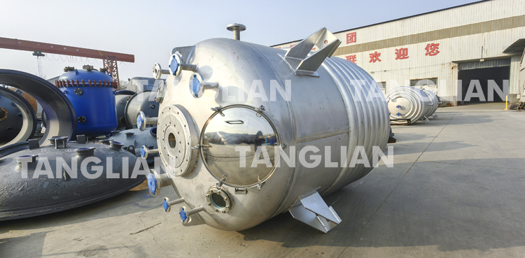 關于不銹鋼反應釜的表面處理(圖1) 搪玻璃反應釜7.jpg